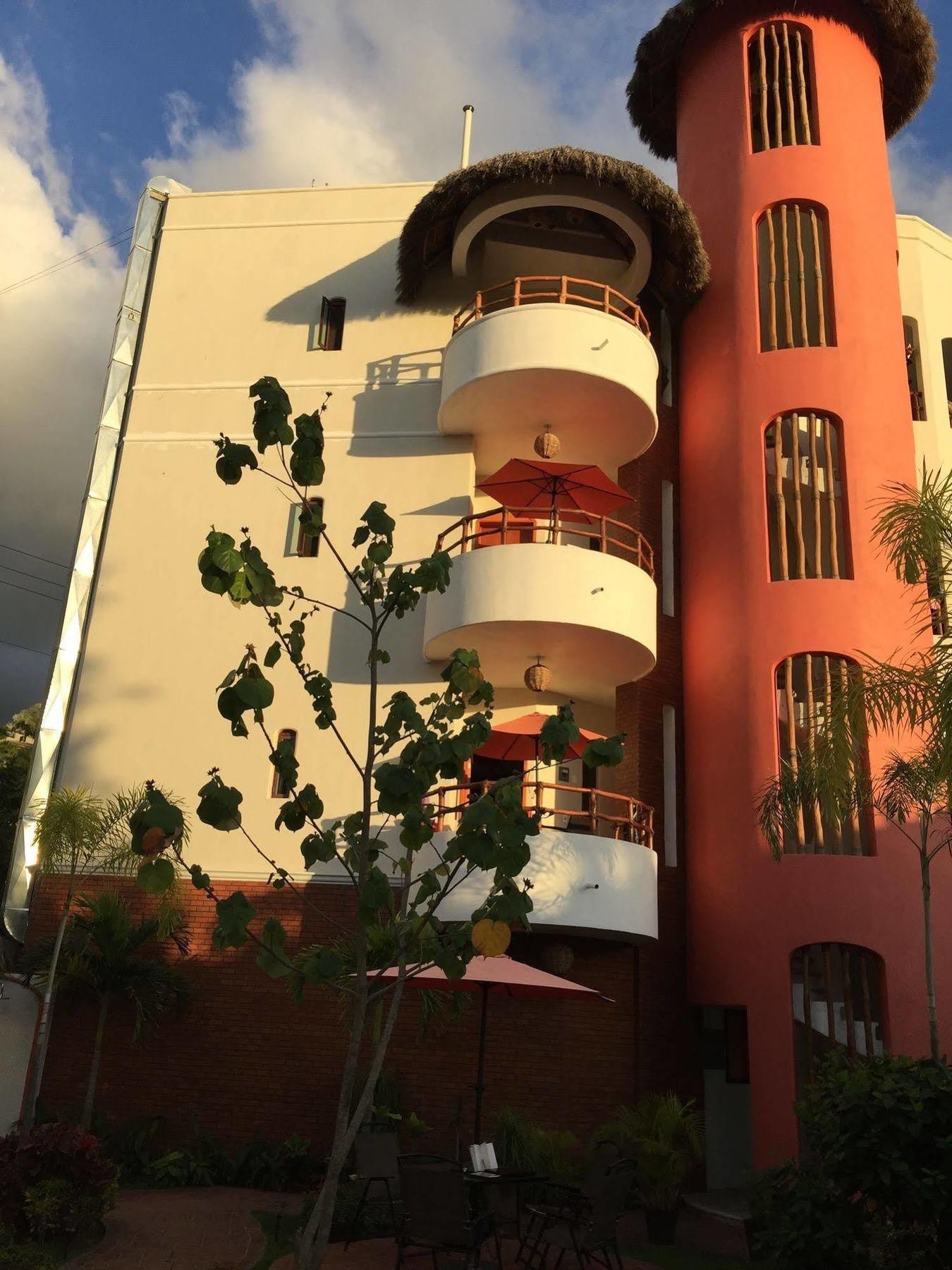 Hotel Y Suites Los Encantos سايوليتا المظهر الخارجي الصورة