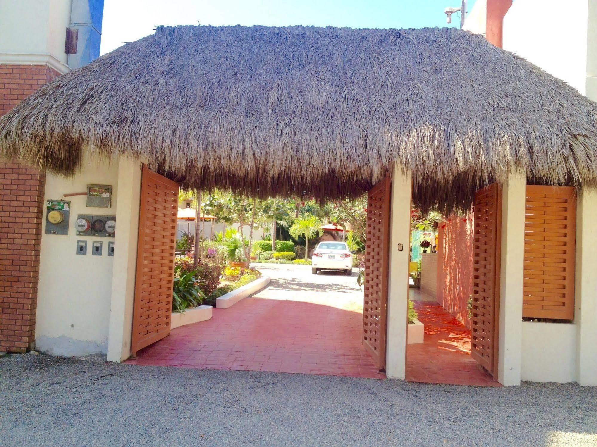 Hotel Y Suites Los Encantos سايوليتا المظهر الخارجي الصورة